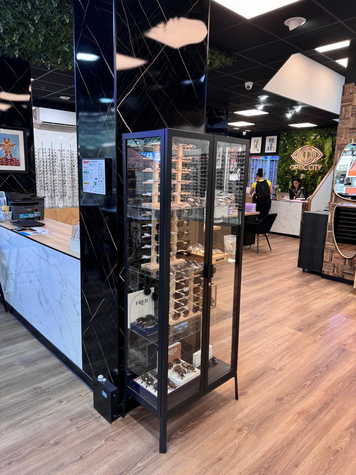 La vitrine des créateurs et pièces de luxe chez Optic City
